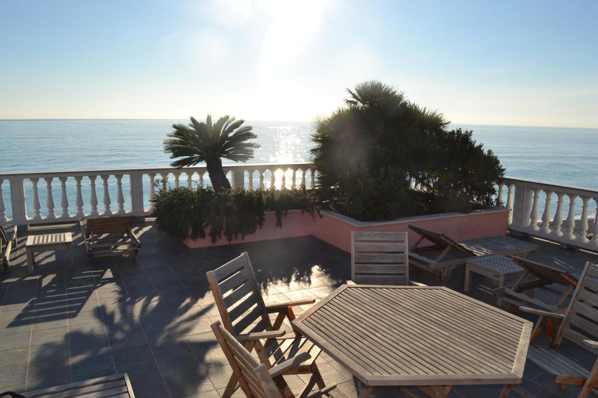 Hotel Piccolo Lido Bordighera Exterior photo