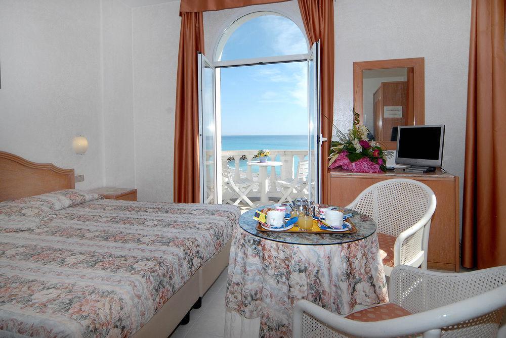 Hotel Piccolo Lido Bordighera Exterior photo