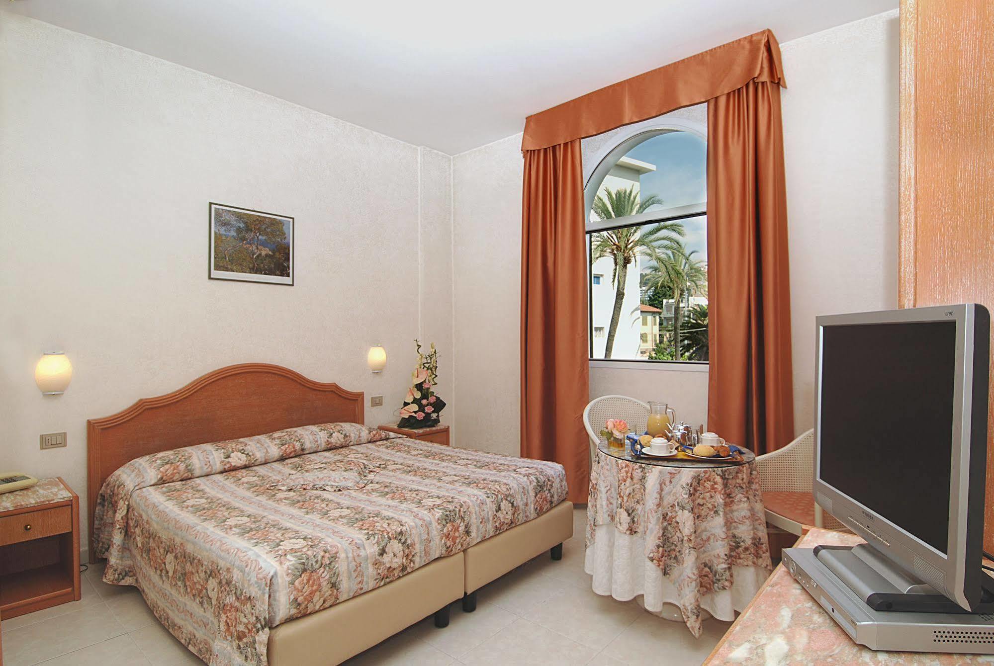 Hotel Piccolo Lido Bordighera Exterior photo